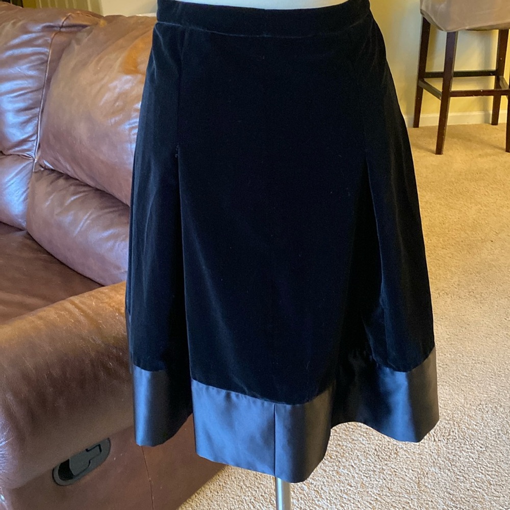 DKNYC black a line skirt velvet with satin trim size 6